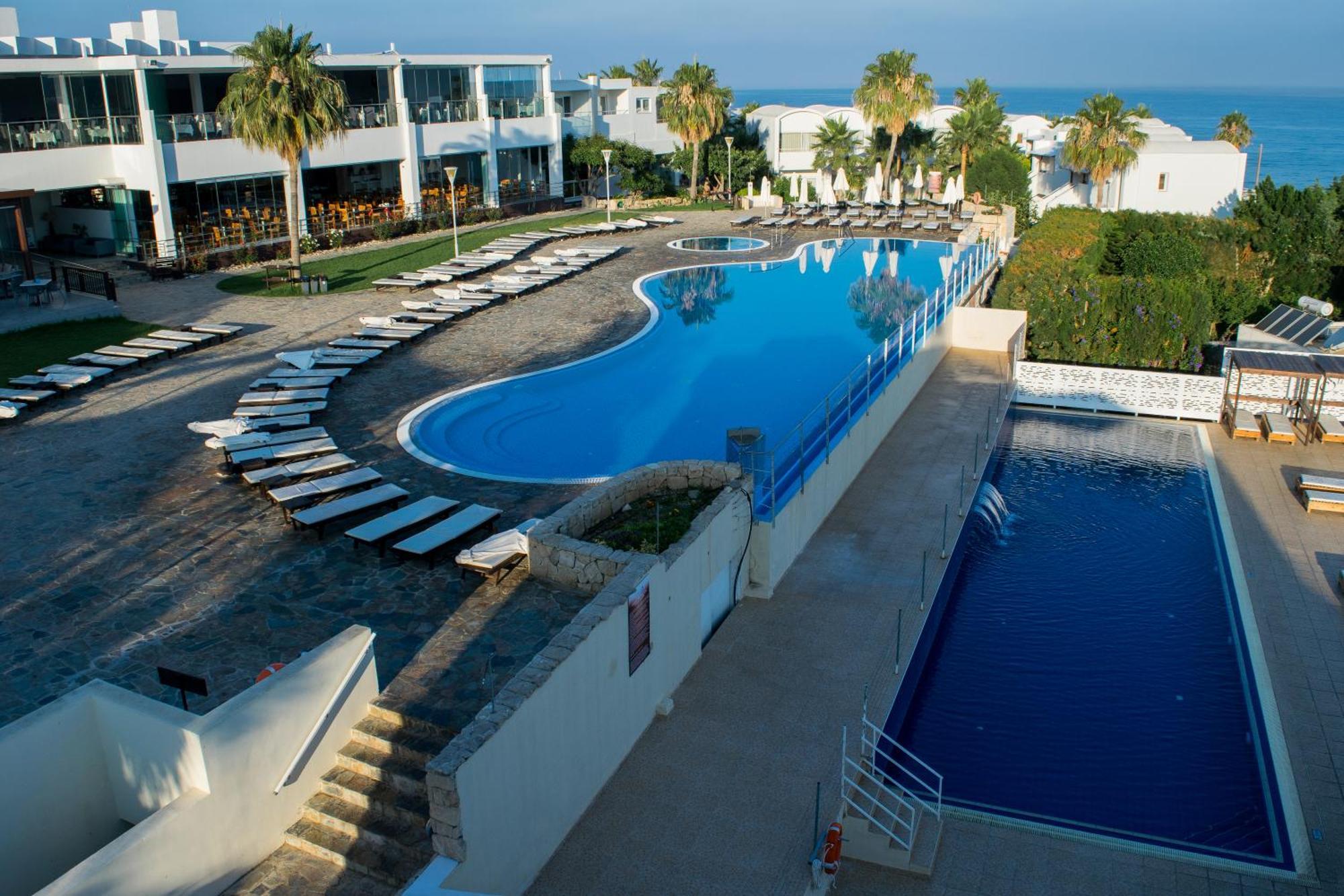 Theo Sunset Bay Hotel